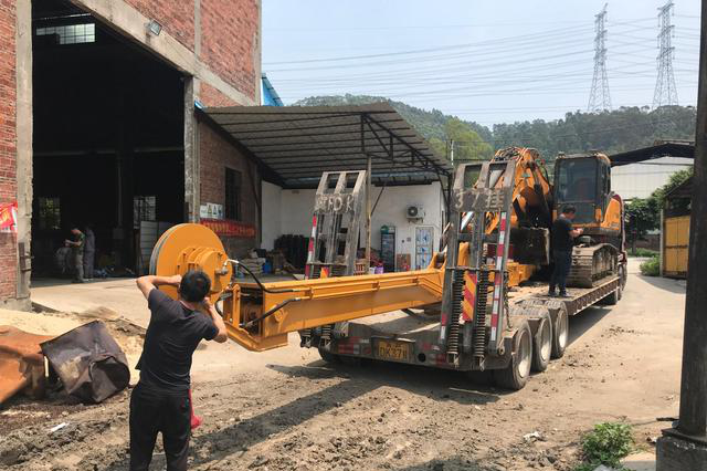 勾機(jī)伸縮臂廠家、挖機(jī)伸縮臂廠家