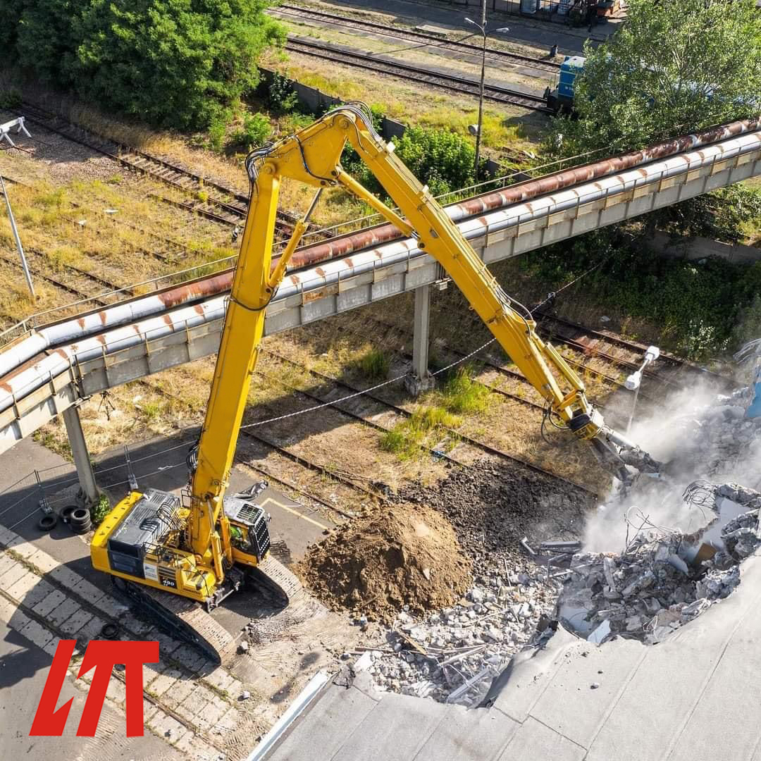 挖掘機(jī)拆樓臂 挖掘機(jī)拆樓臂